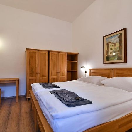 Zamek Racice Hotel Екстериор снимка