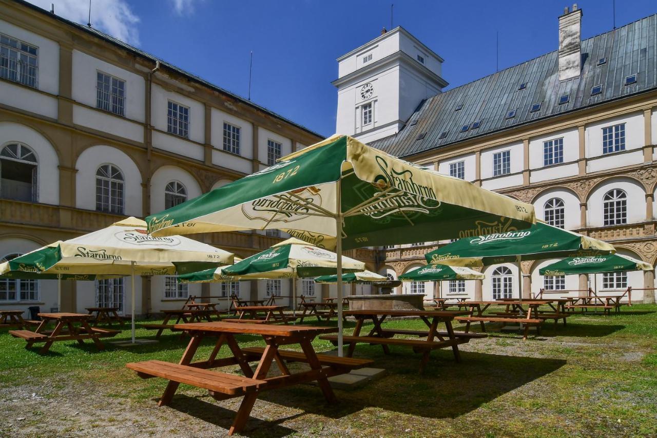 Zamek Racice Hotel Екстериор снимка