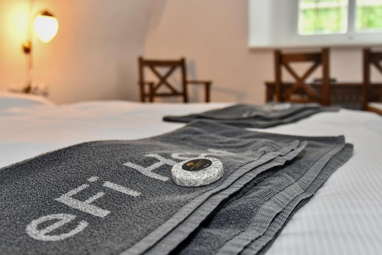 Zamek Racice Hotel Екстериор снимка