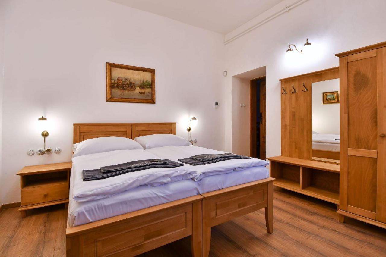 Zamek Racice Hotel Екстериор снимка
