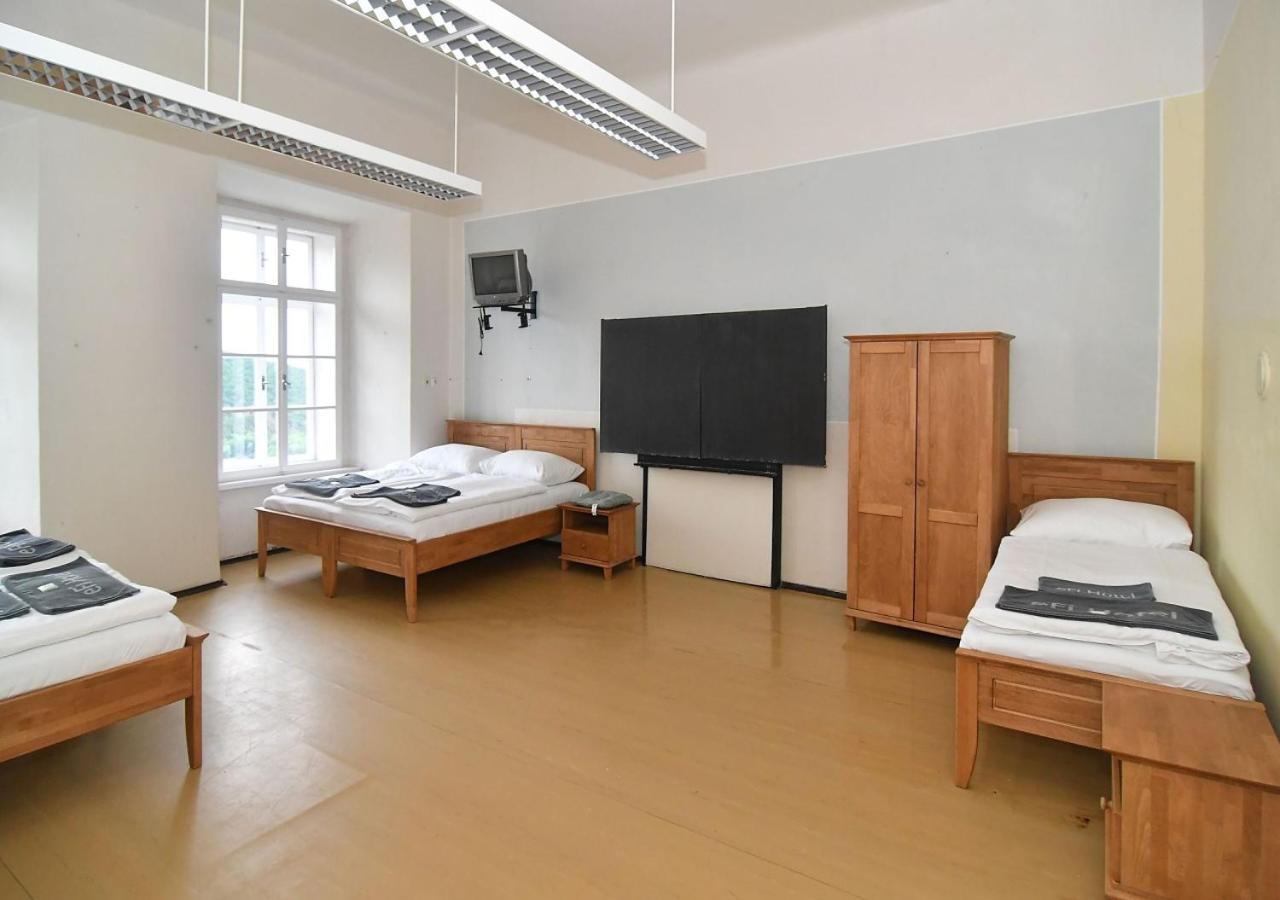 Zamek Racice Hotel Екстериор снимка