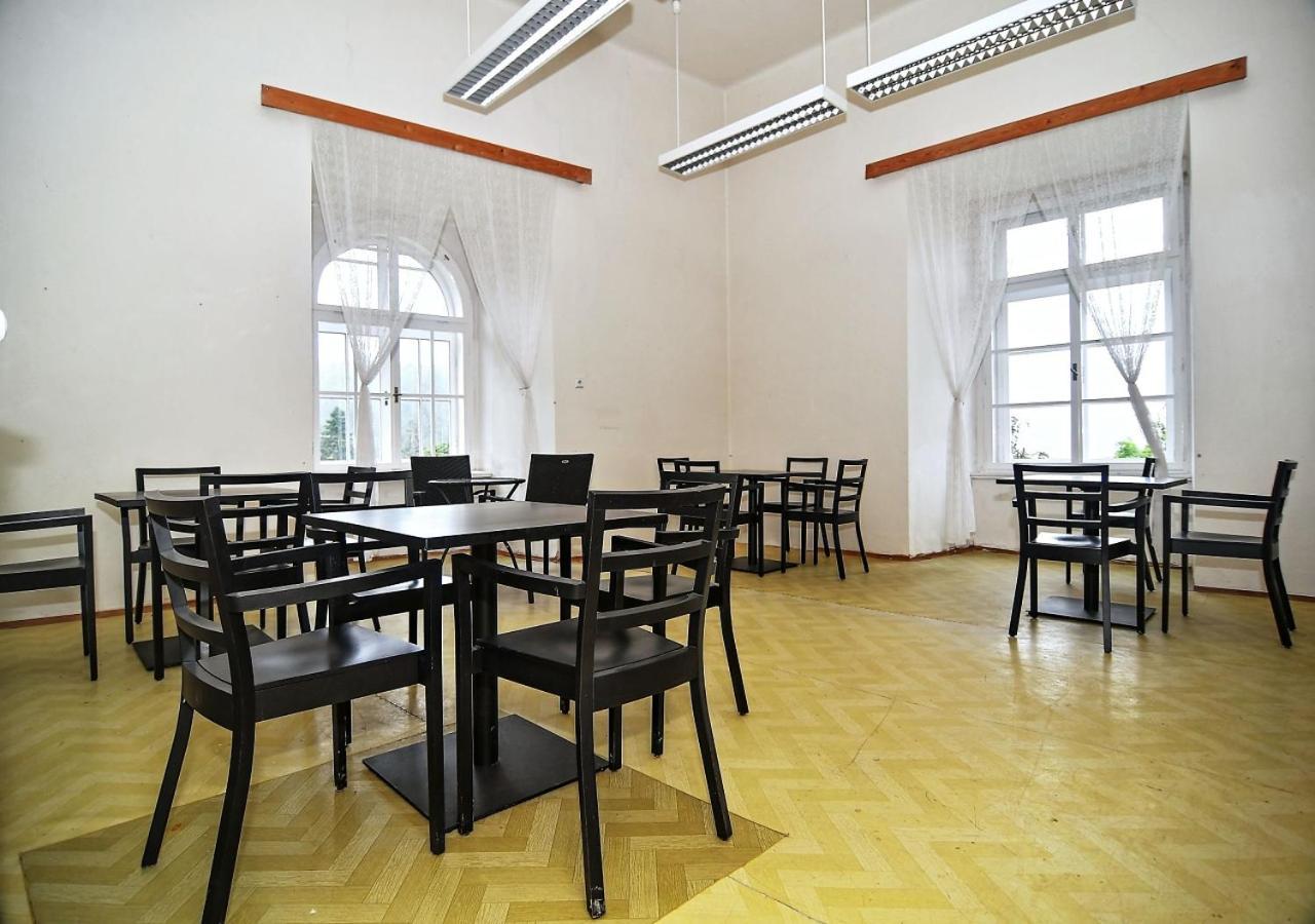 Zamek Racice Hotel Екстериор снимка
